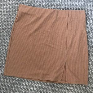 Mid-Rise Stretchy Mini Skirt with Slit